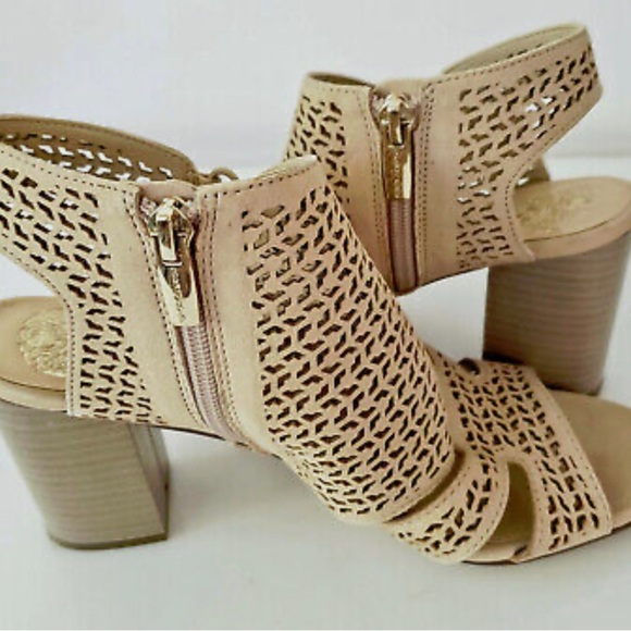 NWOT Vince Camuto Brindita Sandals 7.5
NEW - Picture 2 of 3